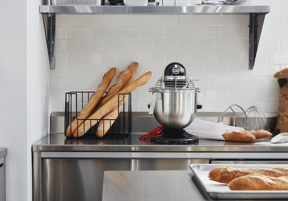 NSF Certified® Commercial Series 8 Quart Bowl-Lift Stand Mixer with Stainless Steel Bowl Guard - Onyx Black - Image 5